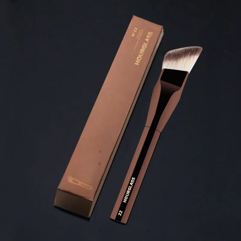 Hourglass - Pinceau 22 - Fond de Teint